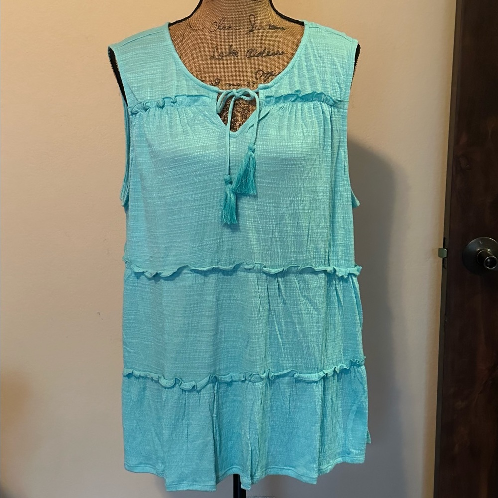 Cute petite sleeveless top-New with tag!